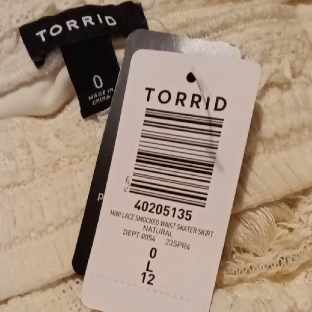 Torris Elegant Cream Crochet Skirt . NWT - Picture 6 of 7